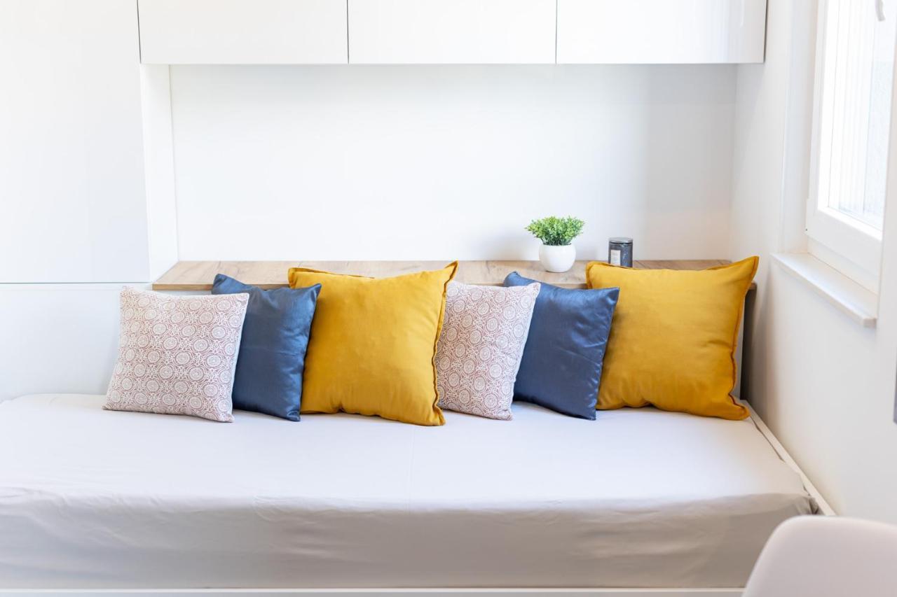 New Studio For 2, Free Private Garage Spot, Wi-Fi, 200 M From Mall Of Split Bagian luar foto