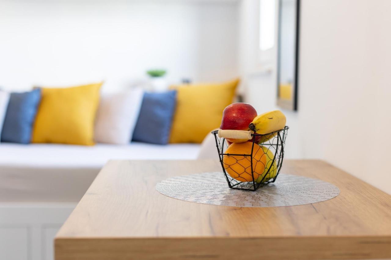 New Studio For 2, Free Private Garage Spot, Wi-Fi, 200 M From Mall Of Split Bagian luar foto