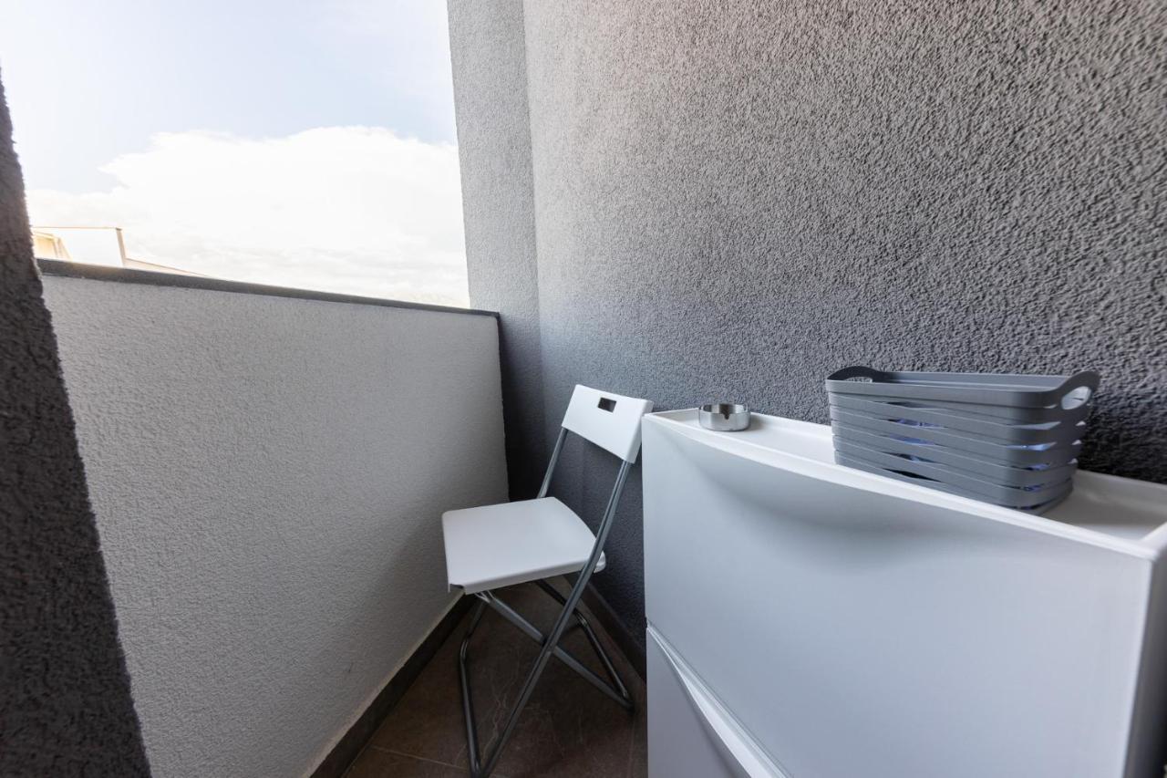 New Studio For 2, Free Private Garage Spot, Wi-Fi, 200 M From Mall Of Split Bagian luar foto