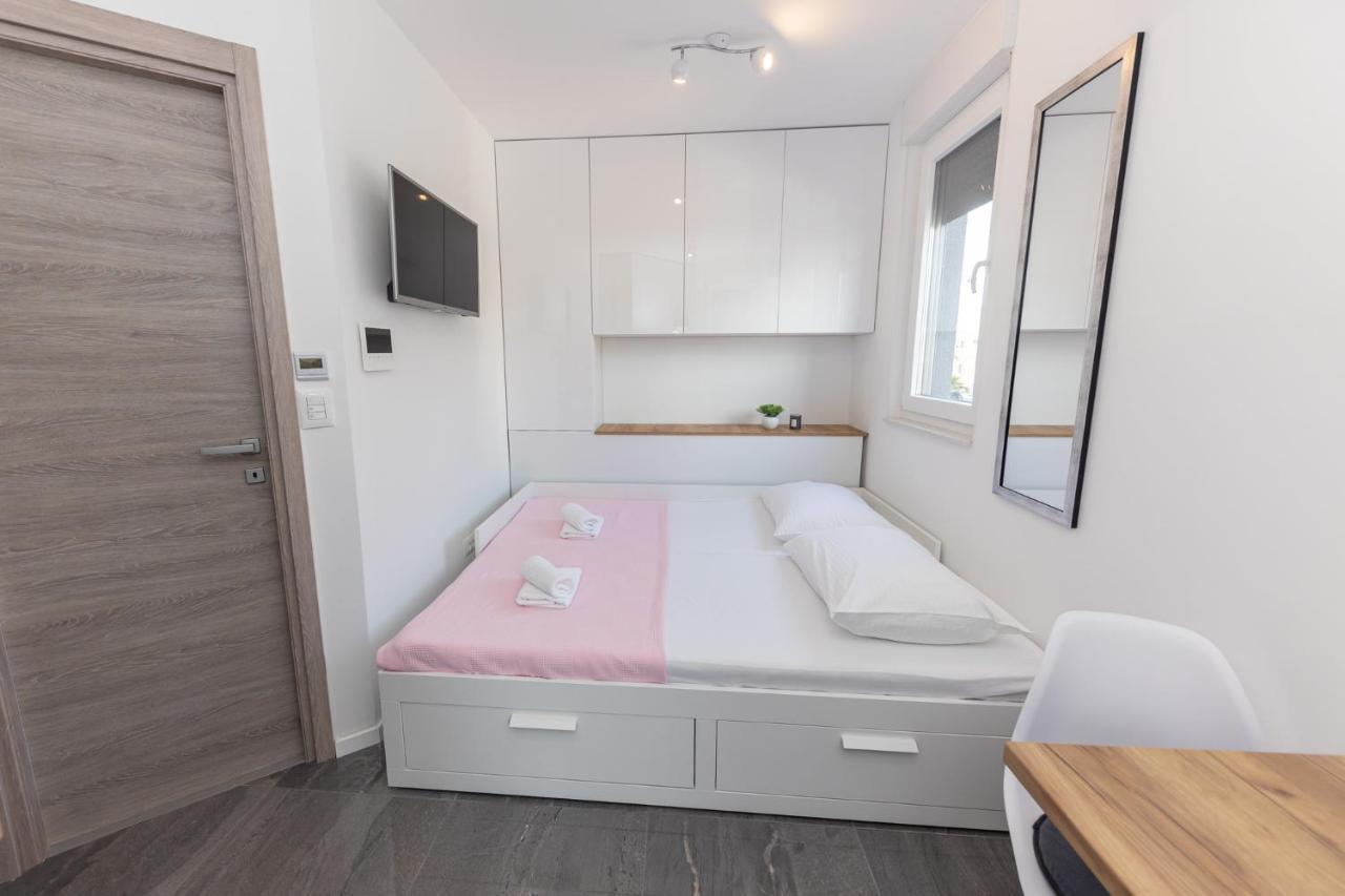 New Studio For 2, Free Private Garage Spot, Wi-Fi, 200 M From Mall Of Split Bagian luar foto